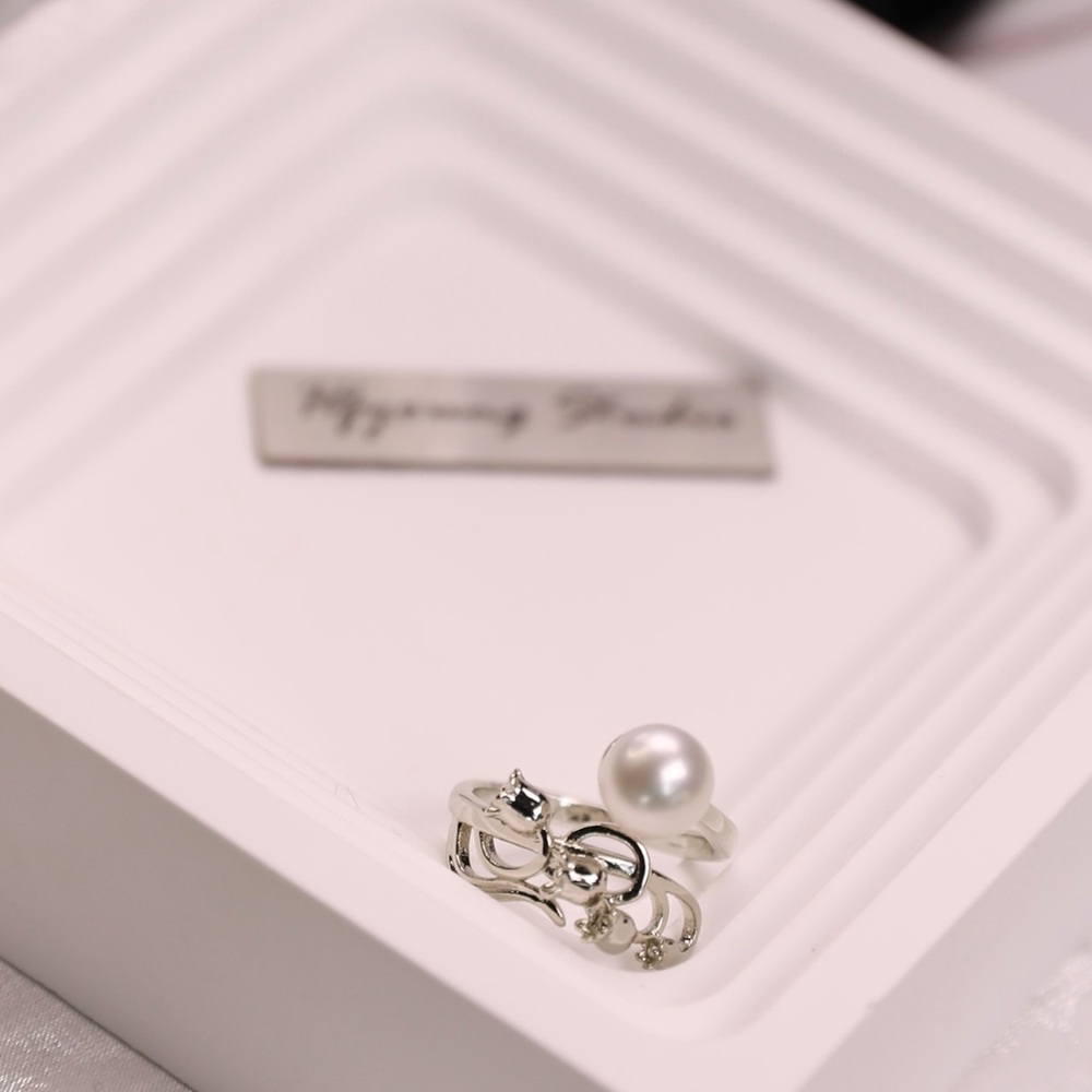 Elegant Gold and Silver Lily of the valley Pearl Rings - Picture 6 of 16